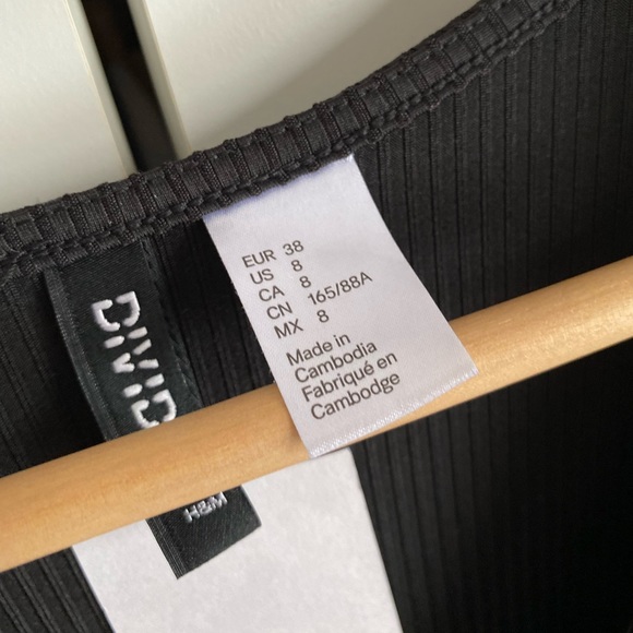 H&M black long-sleeve bodycon dress - Picture 3 of 6